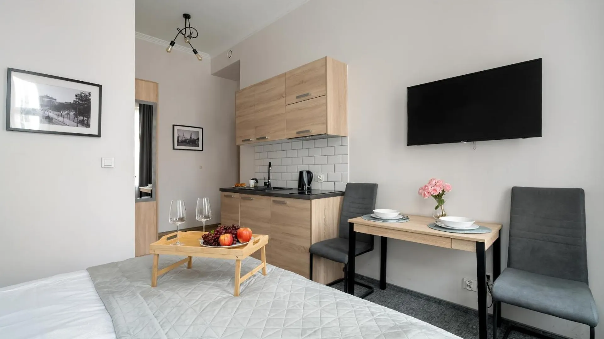 Very Berry - Glogowska 39-5 - Apartamenty Targowe, Self Check In 24H Poznaň 0*,