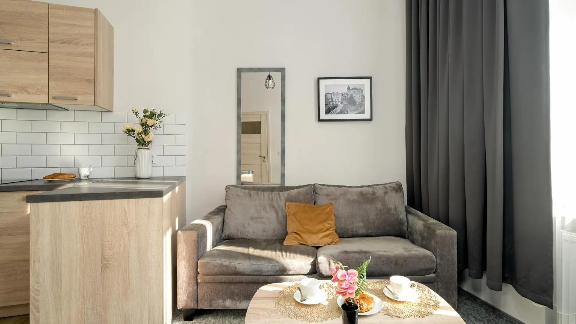 Very Berry - Glogowska 39-5 - Apartamenty Targowe, Self Check In 24H Poznaň 0*,  Polsko